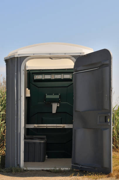 Best Porta potty delivery and setup  in Wamac, IL